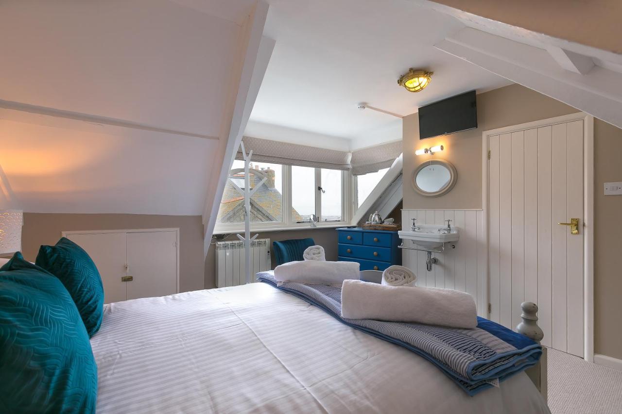 Anchorage Guest House, 3*